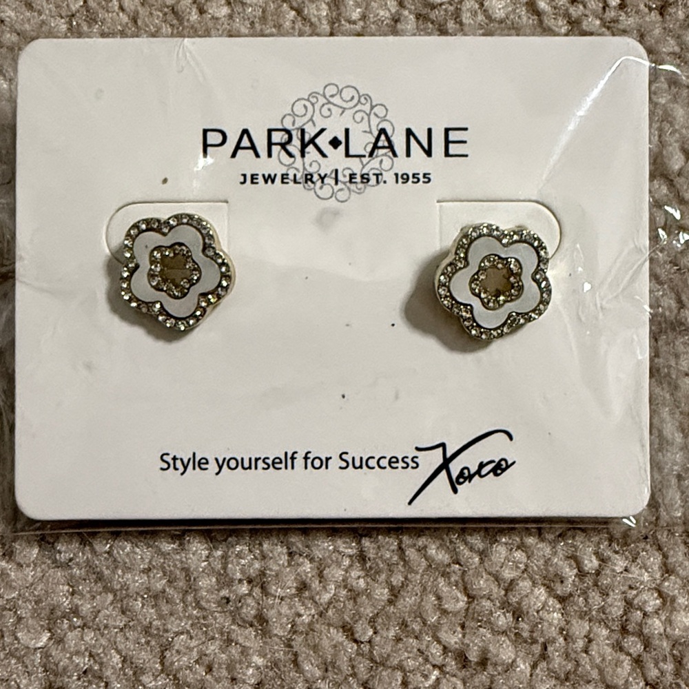 Park Lane White and Gold Floral Earrings